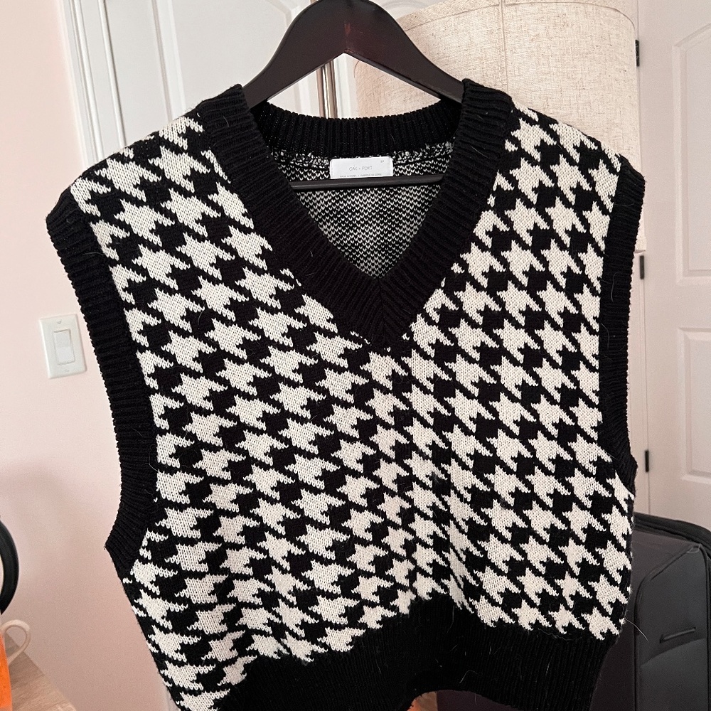 Sweater vest
